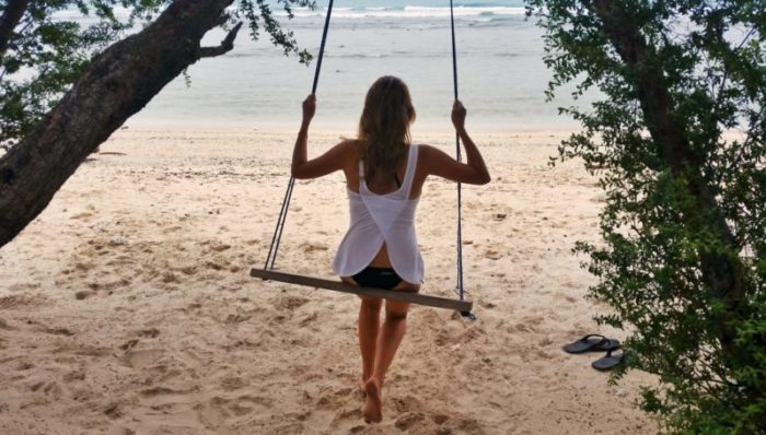 Jak podróżować samotnie? Kobieta w samotnej podróży - lovelajf.pl